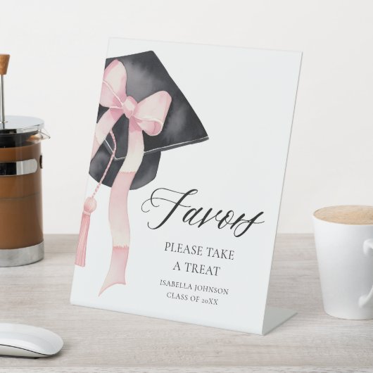 モダンピンクボウグラデーション付きキャップ卒業生の好意 台座サイン (インサイチュ)