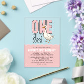 モダンピンクワン間抜けグース1歳パーティー アクリル招待状 (インサイチュ (ウェディング))