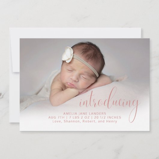 モダンピンク紹介フォトスクリプトシンプル誕生 案内状 (正面)