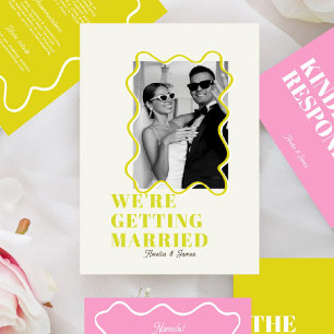 モダンファンキーはっきりしたWavy Chartreuse & Pink's 結婚. 招待状