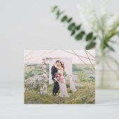 モダンフェイク金ゴールド幾何結婚フレーム ポストカード (スタンド正面)