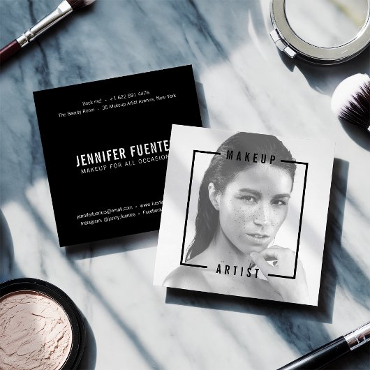 モダンフォトはっきりしたブラックタイポグラフィメイクアップアーティスト スクエア名刺