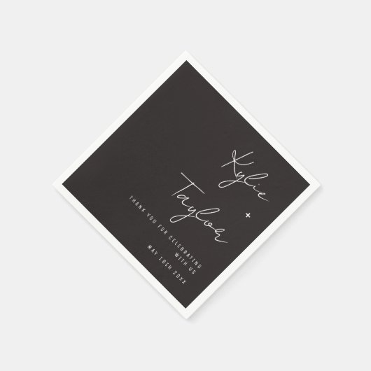モダンフォントミュートされた黒いカップルの名結婚前 スタンダードカクテルナプキン (角)