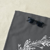 モダンフローラリース名およびイニシャルモダン ビーチタオル (インサイチュ)