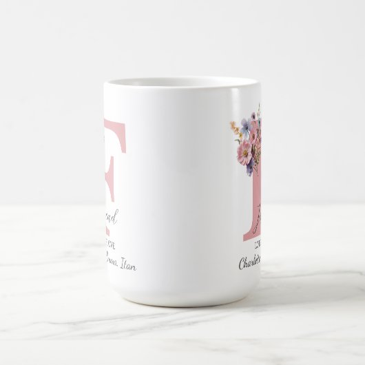 モダンフローラF – 名パーソナライズされた前 コーヒーマグカップ (中央)