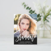 モダンブラシスクリプトの卒業の招待 ポストカード (スタンド正面)