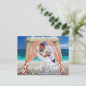 モダンブラシスクリプト ラブアンドサンクス ウェディング ホワイト ポストカード (スタンド正面)