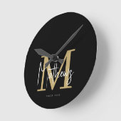 モダンブラックゴールドホワイトモノグラムファミリー名 ラウンド壁時計 (傾斜)