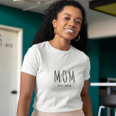 モダンブラックスクリプトで設立をお祝いするママへのギフト Tシャツ