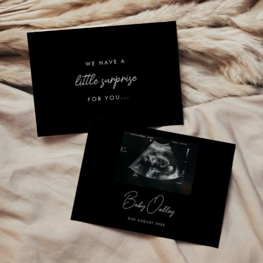モダンブラックスクリプト "Little Surprise" 妊娠 案内状