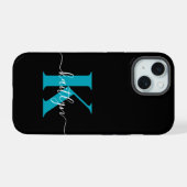 モダンブラック+ティールスクリプトモノグラム iPhone 15ケース (裏面横)