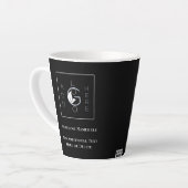 モダンブラック ロゴ追加 ビジネス マーケティング カフェラテマグ (左アングル)