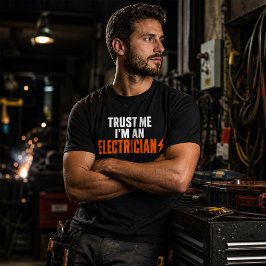 モダンブラック 電気工事士だって言ってるでしょ Tシャツ