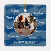 モダンブルーのクリスマスの挨拶 家族写真の記念品 セラミックオーナメント (裏面)