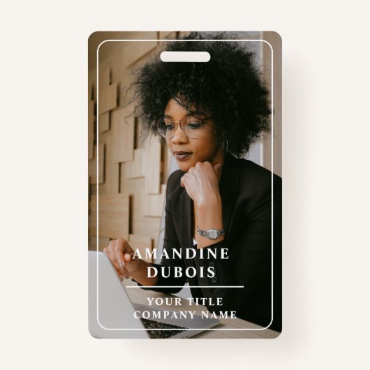 モダンプロフェッショナルの勤務先の写真ID バッジ (正面)