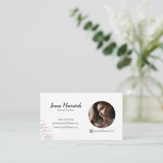 モダンプロフェッショナルエレガントピンクローズフラワー 名刺 (スタンド正面)