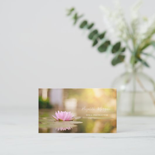 モダンプロフェッショナルエレガントロータス金ゴールドヨガ 名刺 (スタンド正面)