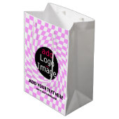 モダンプロフェッショナルカスタムブランド市松模様にピンク ミディアムペーパーバッグ (正面アングル)