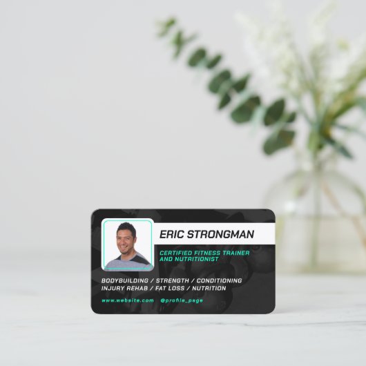 モダンプロフェッショナルトレーナーのプロフィール写真 名刺 (スタンド正面)