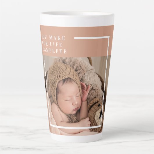 モダンベビー写真 |あなたは私の人生を完全な贈り物にする カフェラテマグ (正面)