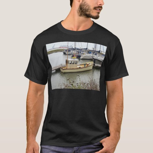 モダンボートの伝統的スタイル Tシャツ (正面)