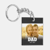 モダンボールド Dad 記念フォト キーホルダー (正面左)