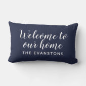 モダンミッドナイトブルーウェルカムカスタムホーム姓 ランバークッション (裏面)