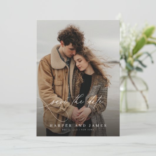 モダンミニマリストスクリプトフォトウェディング セーブザデート (スタンド正面)