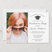 モダンミニマルな白の卒業写真 招待状 (正面)