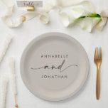 モダンミニマルのコンテンポラリー結婚の ペーパープレート<br><div class="desc">上品なモダンタイポグラフィはっきりした結婚式の引き出物紙プレート。とモダンはエレガントシンプルタイポグラフィミニマル。灰色のベージュ色が可能でカスタマイズす。</div>