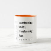 モダンミニマルシンプルはっきりしたスマイル歯医者ギフト ツートーンマグカップ (中央)