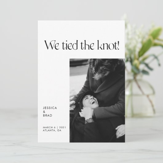 モダンミニマルタイポグラフィたった今結婚しました 案内状 (スタンド正面)