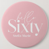 モダンミニマルタイポグラフィガーリーピンク60歳 缶バッジ (正面)