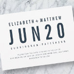  モダンミニマルタイポグラフィ結婚の セーブザデート<br><div class="desc">とシンプル対照的なサイズのサンセリフタイポグラフィで構成。純粋な青を背景に。これらの要シンプル素はで無意味でモダンある。これはZazzleのホワイト紙樺の木独占的社が設計した。利用可能： http://www.zazzle.com/whitepaperbirch</div>