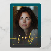 モダンミニマルティール（緑がかった色）写真40番目の誕生日 箔招待状 (正面)