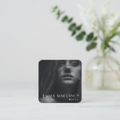 モダンミニマルプロフェッショナル写真ソーシャルメディア スクエア名刺 (スタンド正面)