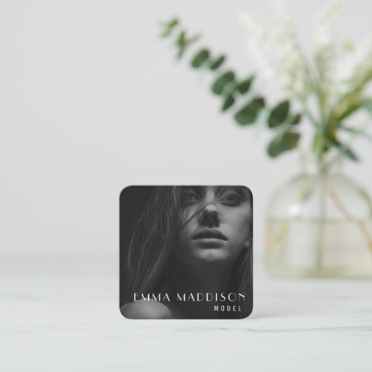 モダンミニマルプロフェッショナル写真ソーシャルメディア スクエア名刺 (スタンド正面)