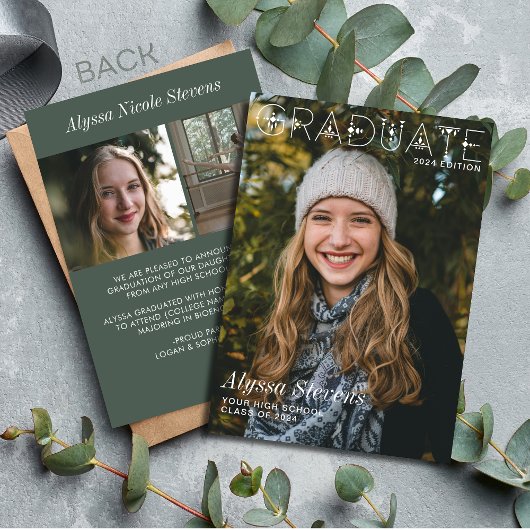 モダンミニマルマガジン表紙写真 卒業式 カスタム卒業生3写真テンプレート 卒業おめでとうカード。 裏 案内状