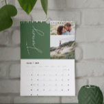 モダンミニマル緑2枚フォトファミリーエレガント カレンダー<br><div class="desc">ミニマルモダン数々の月ごとの写真2枚。家族のスタイリッシュ写真を表示する方法。</div>