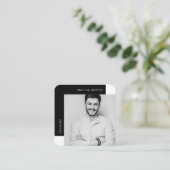 モダンミニマル黒 スクエア名刺 (スタンド正面)