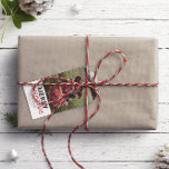 モダンミニマルChristmas Family Photo ギフトタグ<br><div class="desc">今年のクリスマスギフトはクリスマスの家族の写真モダンギフトのラベルで際立つ！このデザインは、クラシックタイポグラフィの挨拶「メリークリスマス」を、ミニマルな白い背景に黒と赤でシンプル飾っている。個人カスタマイズtouchの写真と名前。このシンプルデザイン、ミニマルコンテンポラリーリストと休日は、このフェスティバルシーズンに印象を与える。</div>