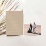 モダンミニマルDusty Beige Script 結婚 Photo's 招待状<br><div class="desc">このシンプル招エレガント待と招待は人に最適だ結婚。デザインは手書きのフォントとミニマルモダンリストデザインを備えている。「ナチュラルグラム」の結婚式招待状・コレクションに合わせて設計。お客様の名前、お結婚客様の場所と日付、およびその他の詳細を変更するにはクリック、「パーソナライズ」を選択する。文字と写真を移動したり、サイズ、フォント、色を変更するには、「さらにクリックにクリックカスタマイズす」それを。このページのコレクションリンクを表示して、この美しいデザイン内の一致するアイテムをすべて表示するか、コレクションを参照する： https://bit.ly/3DTpeHg</div>