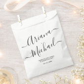 モダンミニマ結婚リスト白黒パーソナライズされた フェイバーバッグ (クリップ留めされた状態)