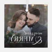 モダンメリー結婚したとNewlyweds写真のクリスマス ガラスオーナメント (裏面)