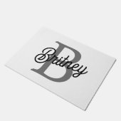 モダンモノグエレガントラム名ブラックグレースクリプト ドアマット (アングル)