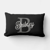 モダンモノグエレガントラム名ブラックグレースクリプト ランバークッション (正面)