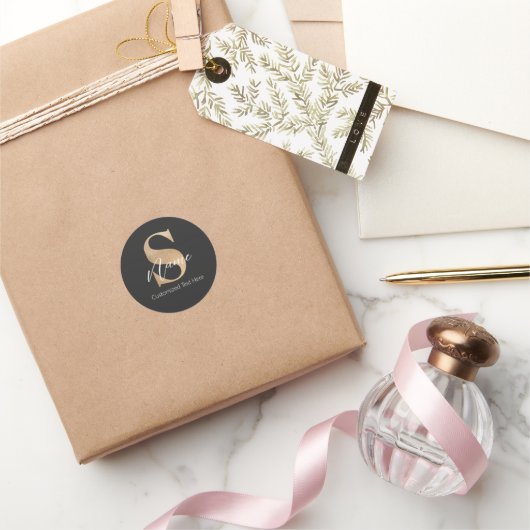 モダンモノグラムのイニシャルSおよび名前パーソナライズされた ラウンドシール (ギフト)