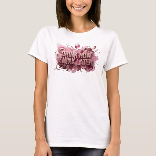 モダンレッド DRINK NOW THINK LATER テキストデザイン Tシャツ (正面)