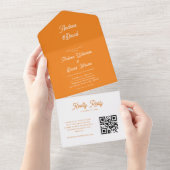 モダンレトロスクリプト明るいオレンジ色のQRコード結婚s オールインワン招待状 (貼ってはがせる)