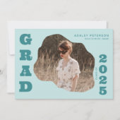 モダンレトロティール（緑がかった色）はっきりしたタイポグラフィ写真卒業 招待状 (正面)